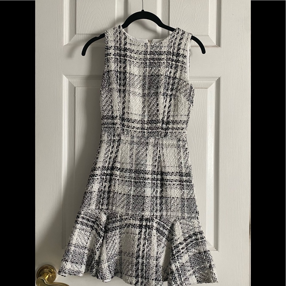Dillards Dress Never worn - Size 0